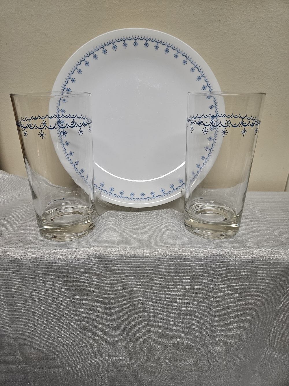 Snowflake Garland Plate with Matching Glasses